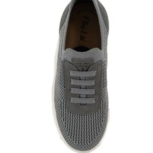 NWT Gray Knit Slip-On Kids Sneaker with Elastic Laces Size Big Boy 6